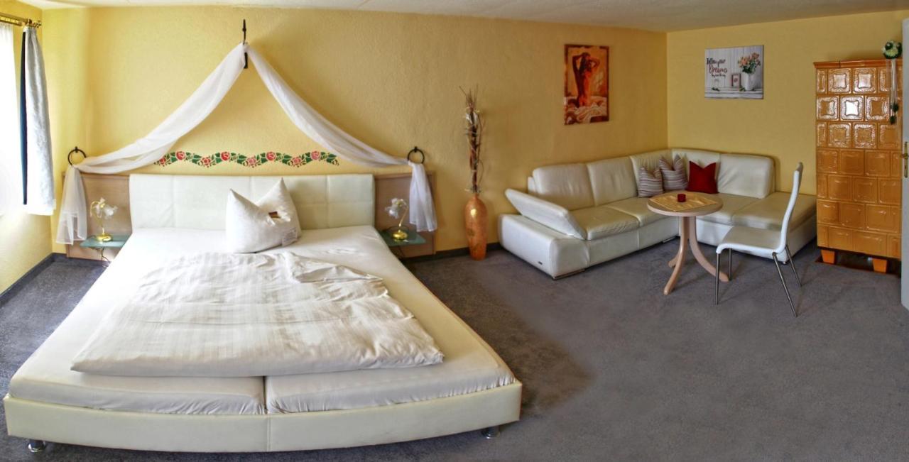 Hotel Schwarzes Ross Siebenlehn Esterno foto